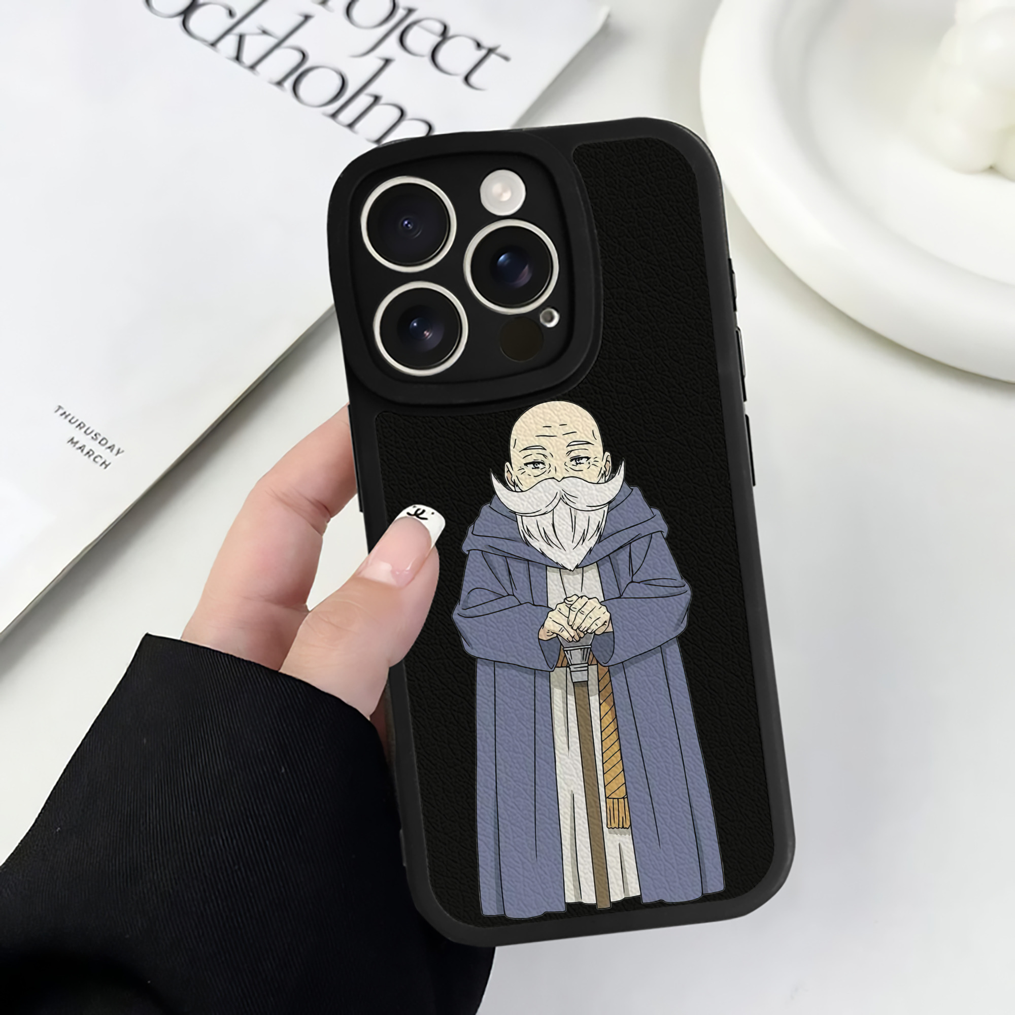 （画像用） 葬送のフリーレン Frieren 【iPhone 16シリーズ対応】シリコンスマホケース（レザー調） 材質：シリコン